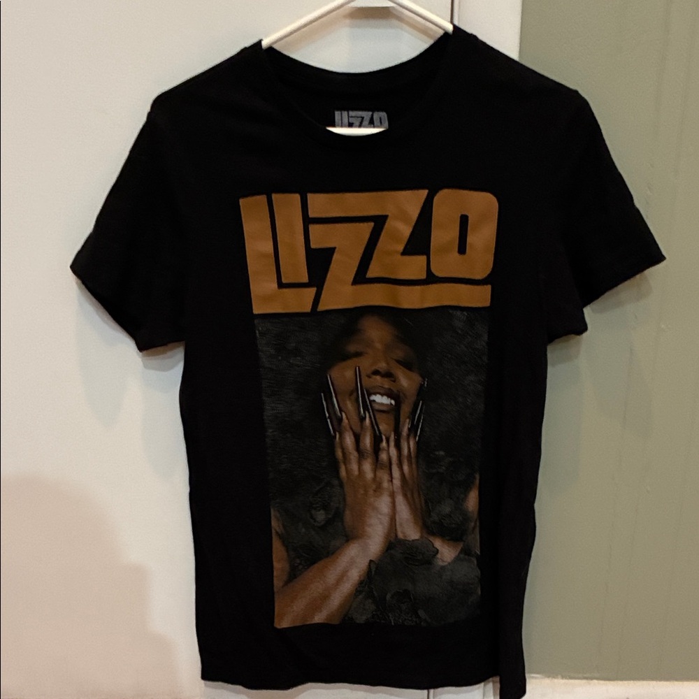 Lizzo Concert Tee size Small  Graphic T-Shirt Cotton Blend